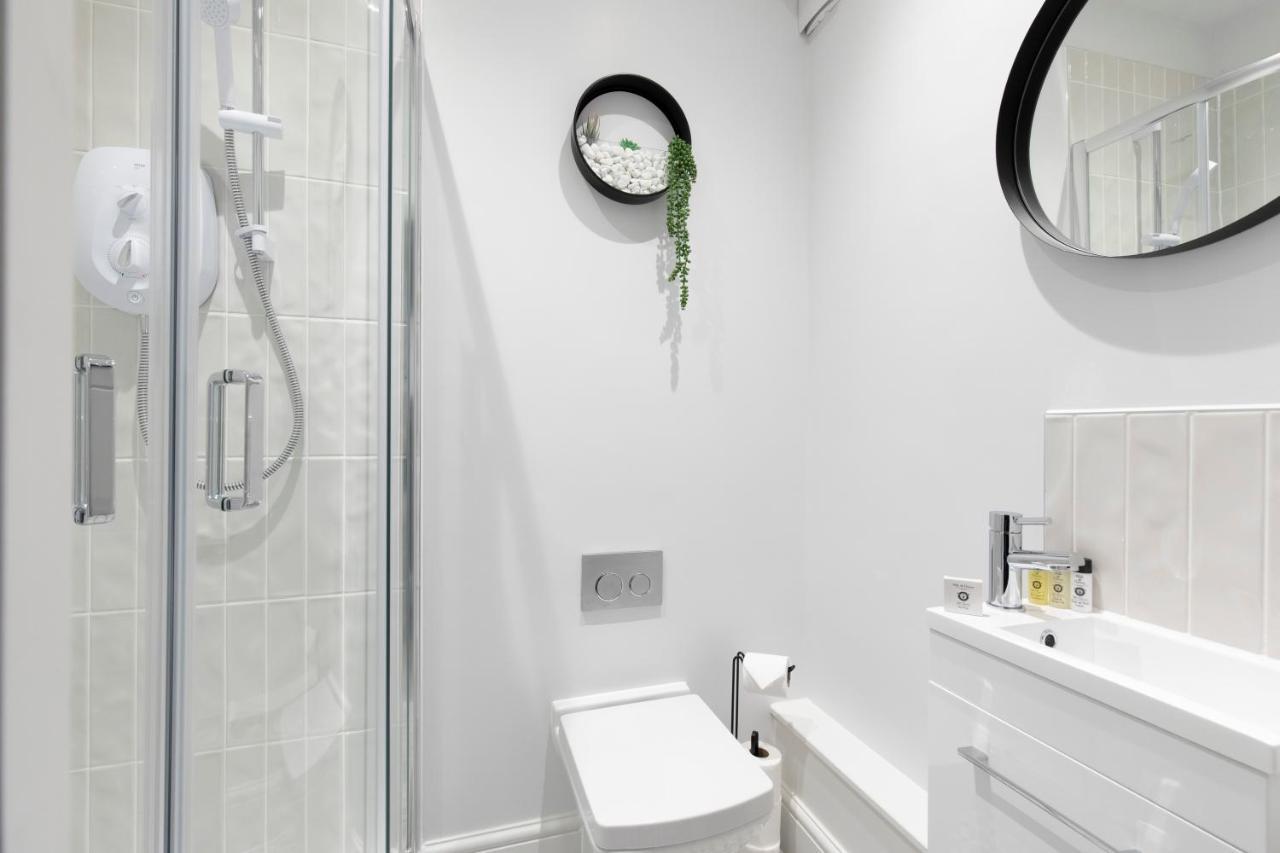 Elliot Oliver - Luxury 2 Bedroom Regency Apartment With Parking & Ev Charger كيلتنهام المظهر الخارجي الصورة