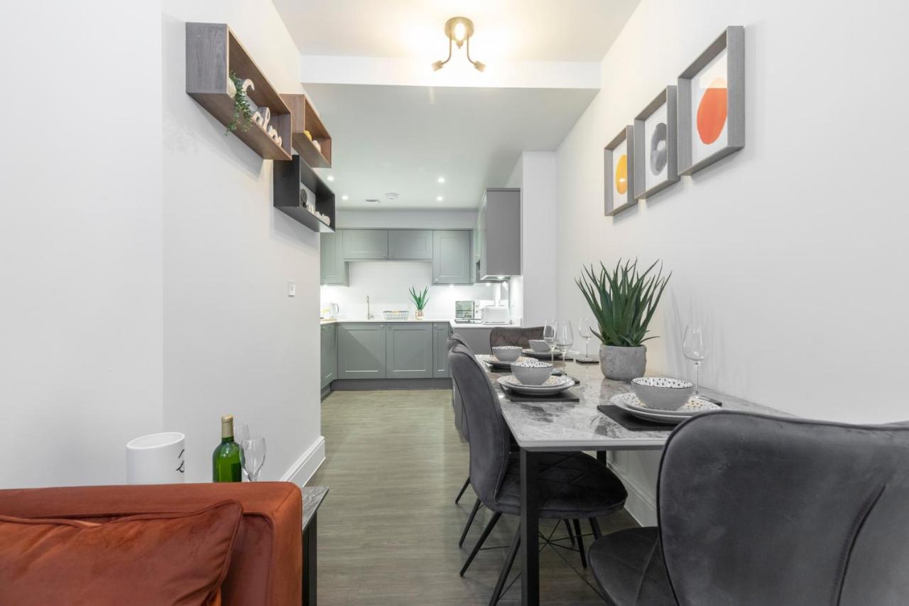 Elliot Oliver - Luxury 2 Bedroom Regency Apartment With Parking & Ev Charger كيلتنهام المظهر الخارجي الصورة