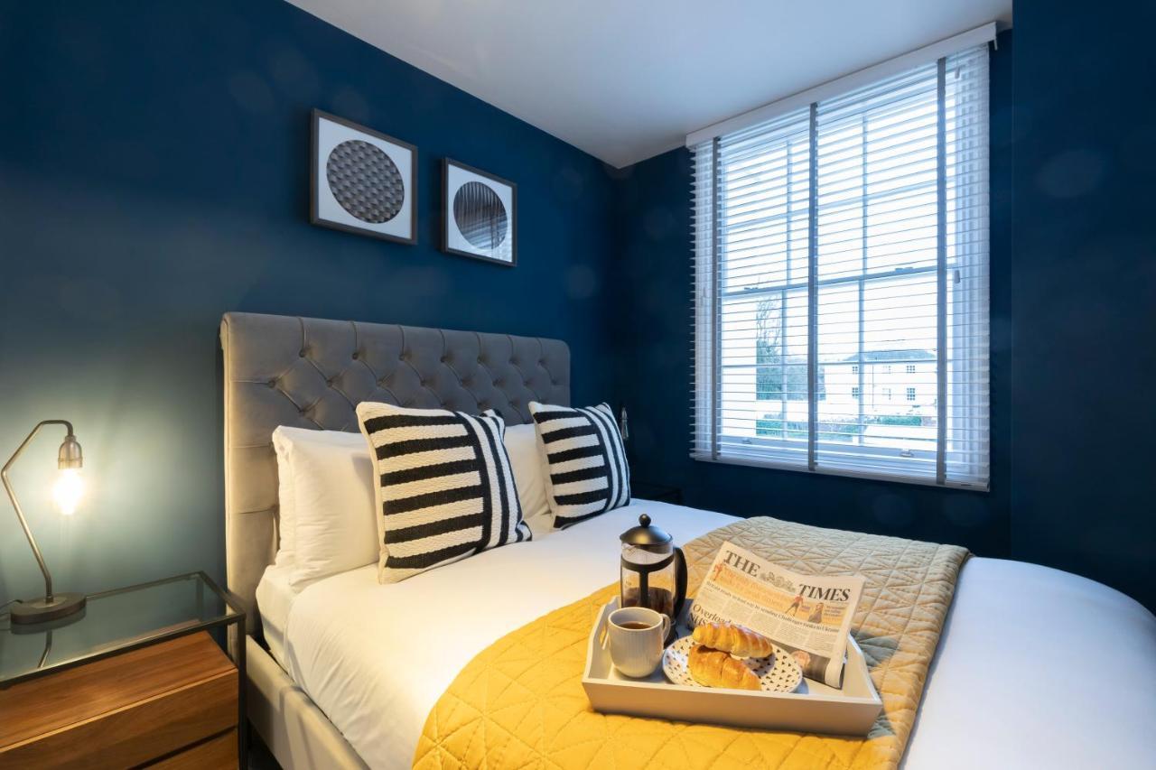 Elliot Oliver - Luxury 2 Bedroom Regency Apartment With Parking & Ev Charger كيلتنهام المظهر الخارجي الصورة