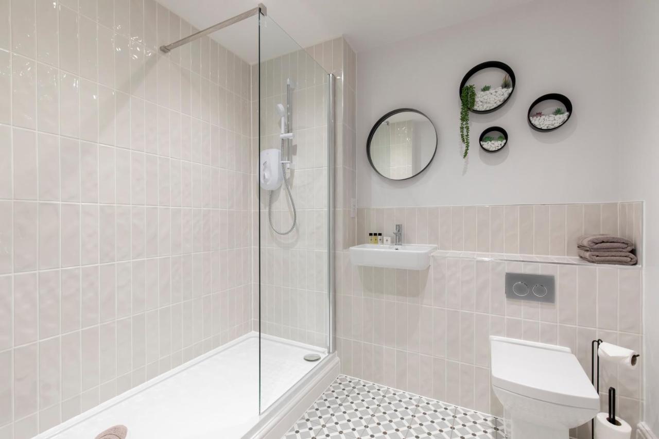 Elliot Oliver - Luxury 2 Bedroom Regency Apartment With Parking & Ev Charger كيلتنهام المظهر الخارجي الصورة