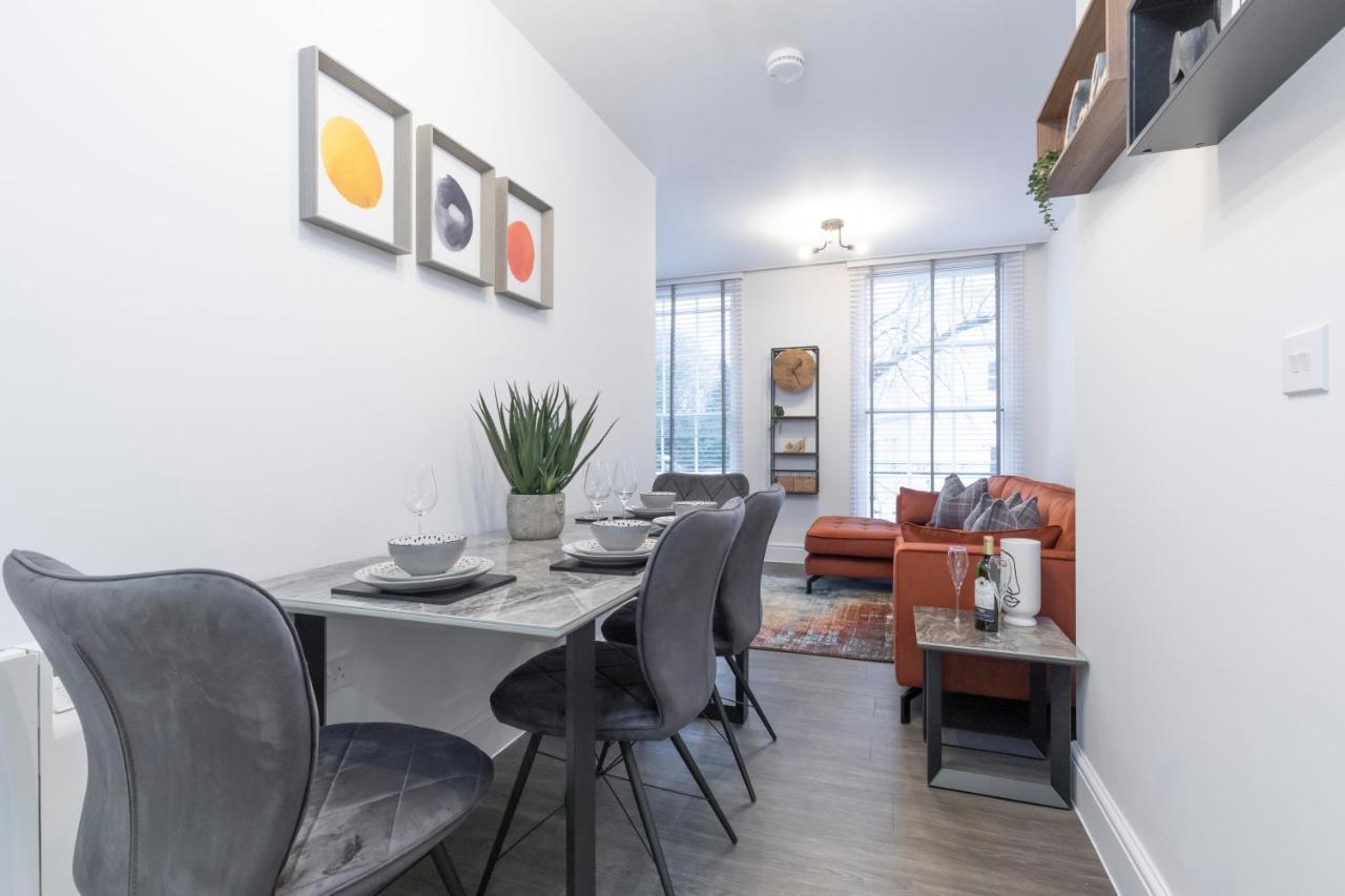 Elliot Oliver - Luxury 2 Bedroom Regency Apartment With Parking & Ev Charger كيلتنهام المظهر الخارجي الصورة